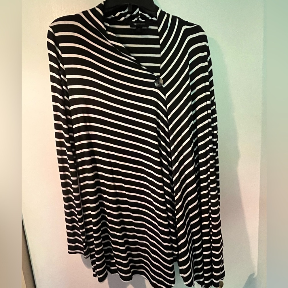 AB Studio Black and White Asymmetrical Long Sleeve Blouse